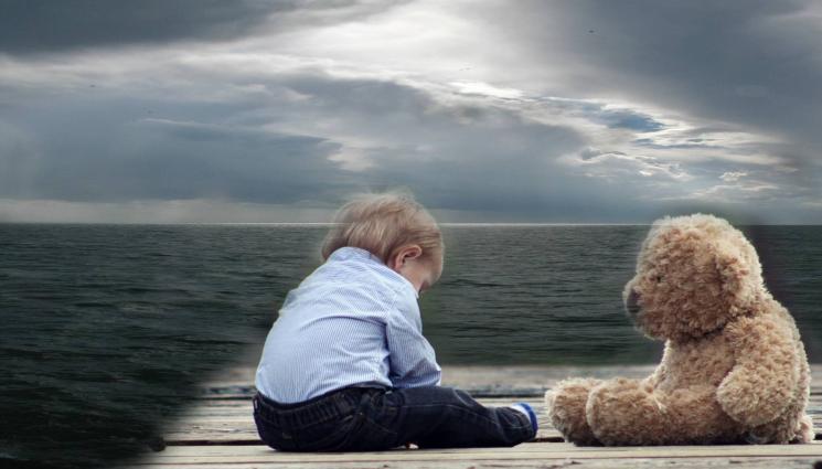 море дете мече - МЪКА: Загина дете, опитвало да прекоси Ламанша!