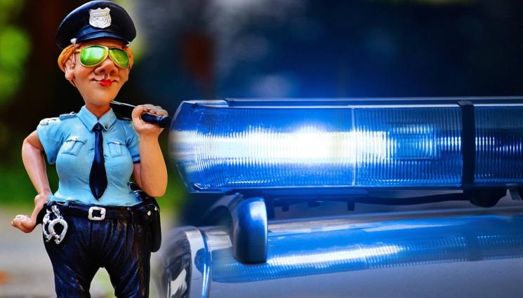 полицайка - МЪЖЕТЕ ЛУДНАХА ПО НЕЯ: Внимание, полицайка - сексбомба на пътя! (СНИМКИ+ВИДЕО)