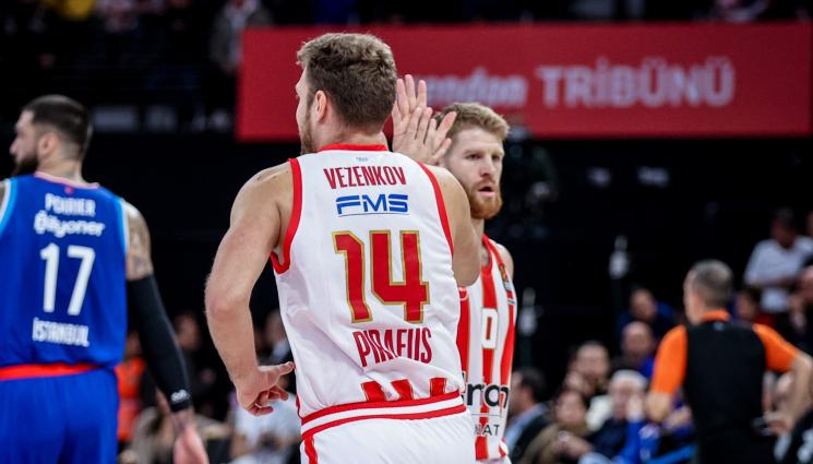 Александър Везенков Олимпиакос Ефес Анадолу - Вездесъщ Везенков напълни коша и на Барселона