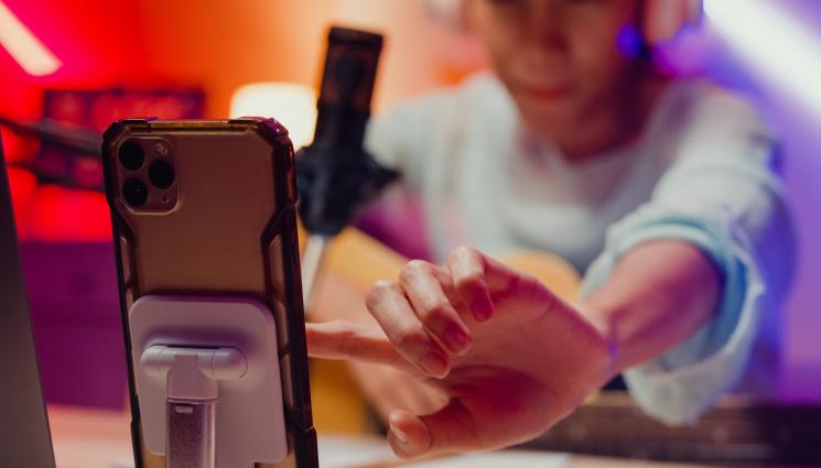 инфлуенсър - ВСИЧКО ПОД НОЖА: НАП погна инфлуенсърите!