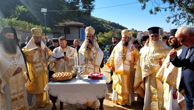 ww - Патриарх Даниил преосвети кюстендилски храм!