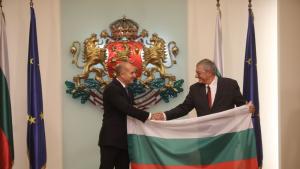 Президент знаме 33 експедиция Антарктика