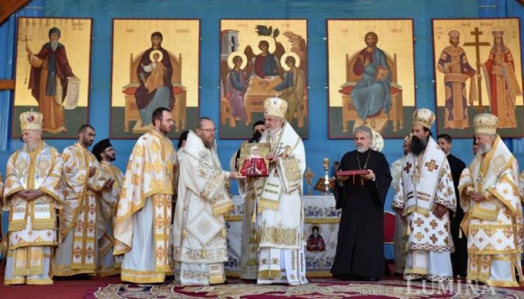 чудеса и вяра - ЧУДЕСА И ВЯРА: Две църкви почитат преподобна Теофана (СНИМКИ)