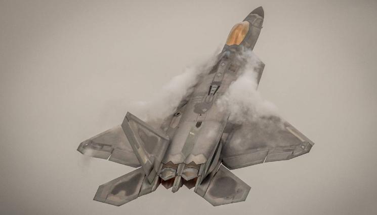 изтребител F22 Raptor - АВИОКАТАСТРОФА: Загина пилот от филма „Топ Гън: Маверик“! (ВИДЕО 18+)