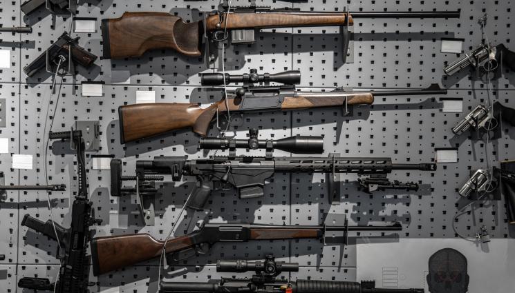 оръжеен магазин - ГРАЖДАНСКА ВОЙНА В САЩ: 25% от американците очакват въоръжен конфликт в страната