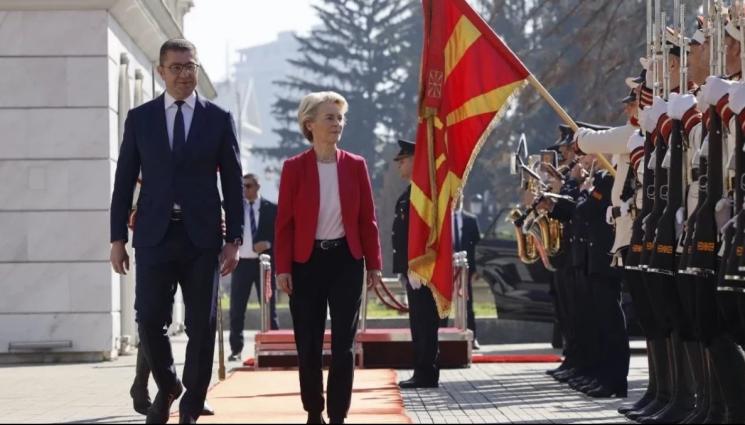 Урсула фон дер Лайен Християн Мицкоски - Фон дер Лайен удари по масата в Скопие: Конституционните промени в Северна Македония трябва да бъдат направени!