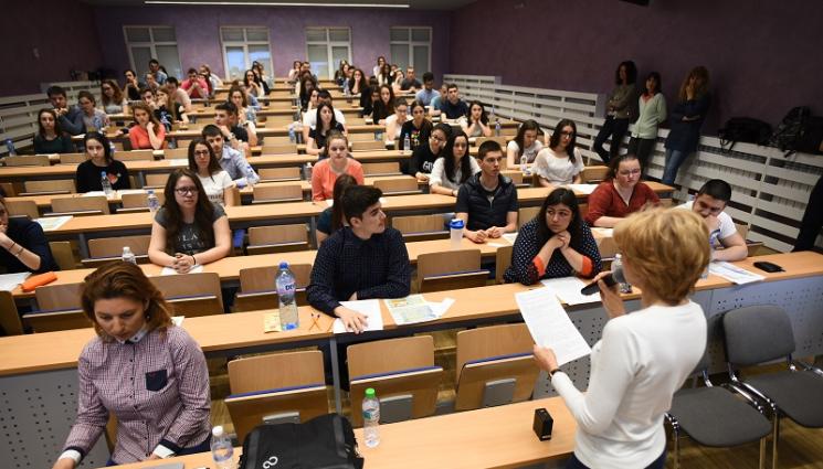 СТУДЕНТИ - НОВИ ПРОМЕНИ: 4-ка по БЕЛ и забравяш медицината!