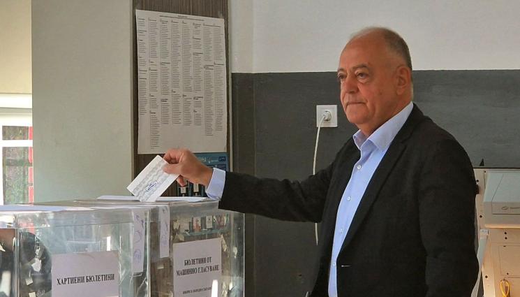 Атанас Атанасов - Атанас Атанасов упражни правото си на глас!