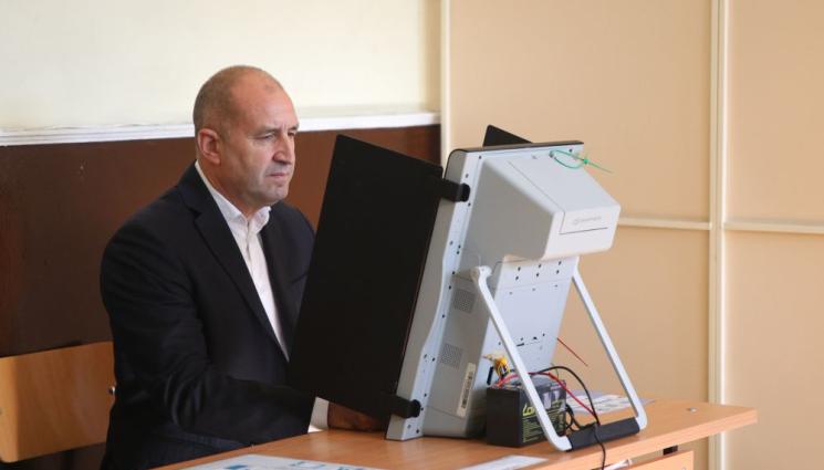 Румен Радев - Радев: Най-важното днес е да се гласува