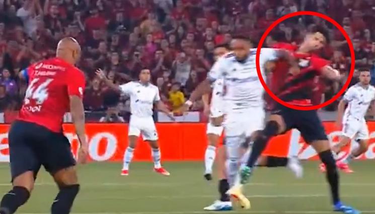 червен картон бразилия - Само 3 секунди на терена! Това ли е най-бързият червен картон в историята на футбола?