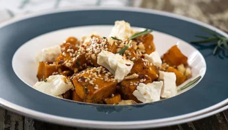 рецепти - БОНАПЕТИТНО: Есенна салата от печена тиква със сирене