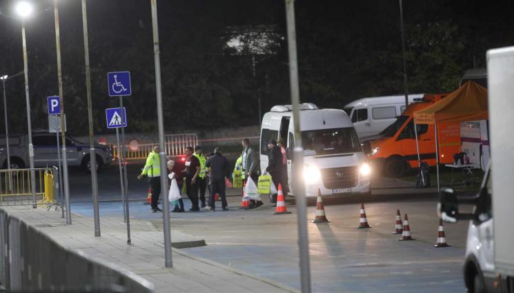 протоколи - СЛЕД ВОТА: Първите протоколи от секциите пристигнаха в 