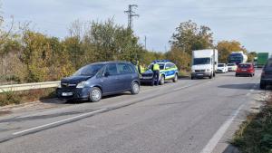 Заради катастрофа между два автомобила движението по главния път София