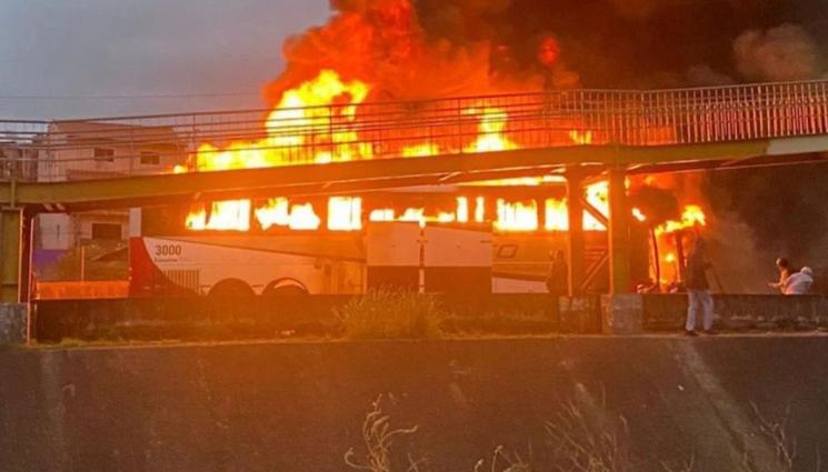 Запален аавтобус - Смърт след битка между фенове в Бразилия! (ВИДЕО)