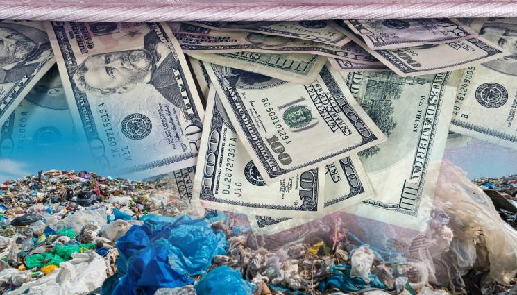 сметище пари матрак - КРЕВАТ БАНК: Чистачка изхвърли матрак с бижута и пари