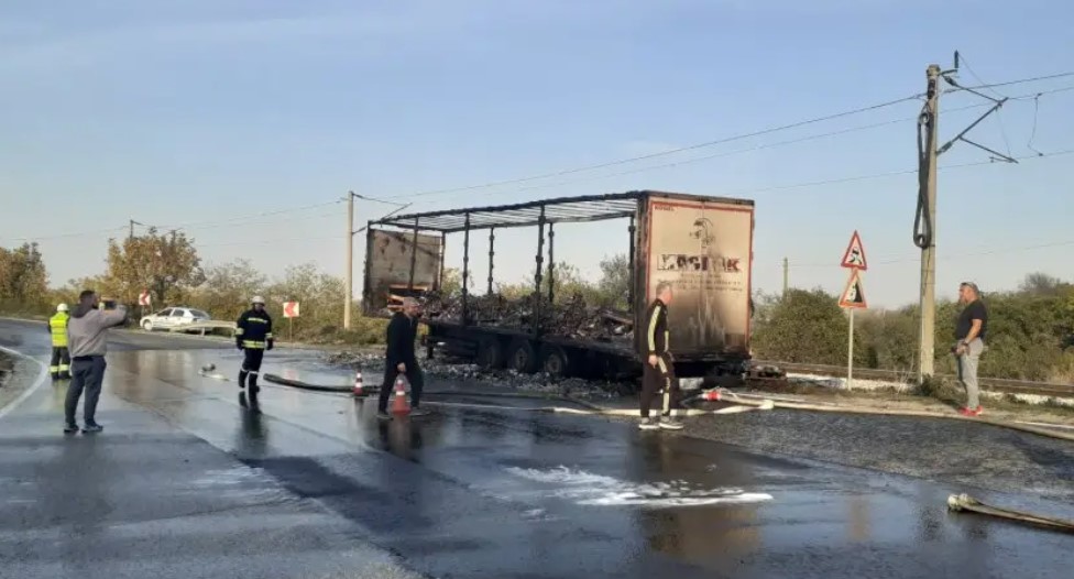 изгоряло ремарке