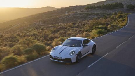 Новото Porsche 911 Carrera T е специално за феновете на ръчните предавки