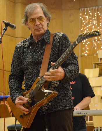 Петър Гюзелев