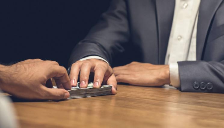 сделка пари - ПРАЗЕН ПОРТФЕЙЛ: Как наивник стана жертва на измама и задлъжня със стотици хиляди левове!