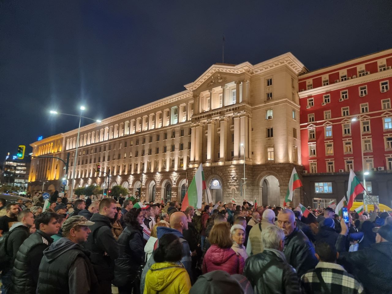 <p>За трети пореден ден граждани се събраха на протест в центъра на столицата с искане за касиране на извънредните парламентарни избори, проведени на 27 октомври.</p>