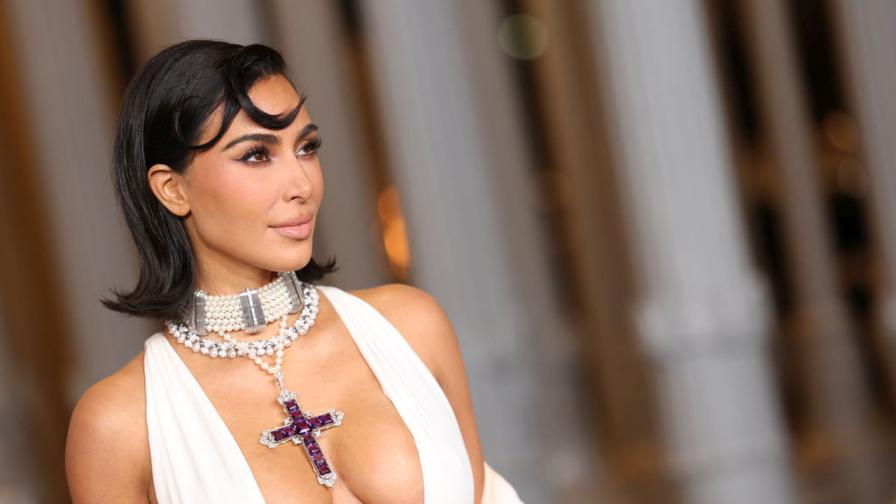 Поканиха Ким Кардашиян да участва в проучване на „извънземната“ комета 3I/ATLAS