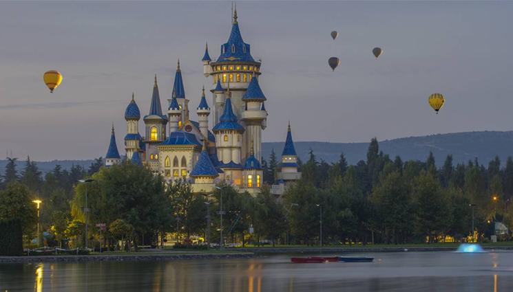 Дисниленд - ЗАД ПРИКАЗНАТА ФАСАДА: Ужасяващите истории, за които Дисниленд мълчи!