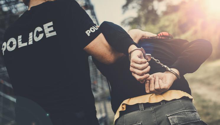 арест - ДИВ ЕКШЪН: Пишман шофьор помля полицейска кола и избяга, преследваха го 50 километра! (СНИМКИ+ВИДЕО)