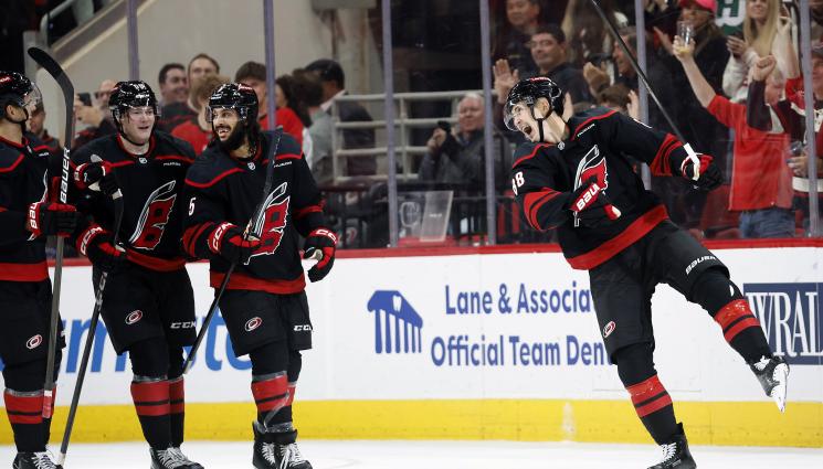 НХЛ - Драматичен развой върна Каролина на върха в Столичната дивизия в НХЛ