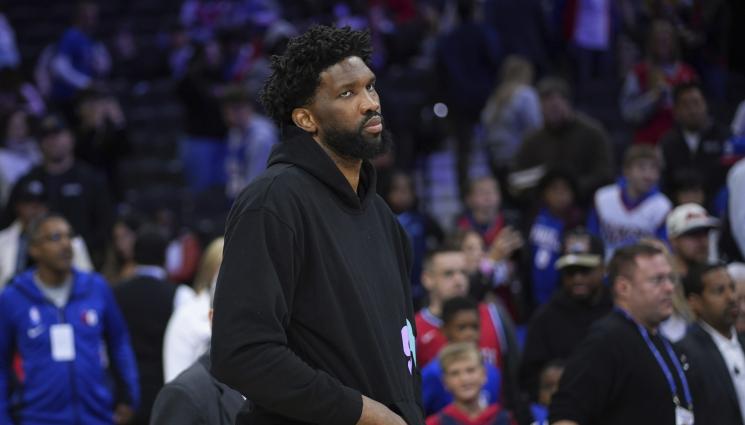 Джоел Ембийд - Звезда от НБА изгоря за три мача заради бутане на репортер