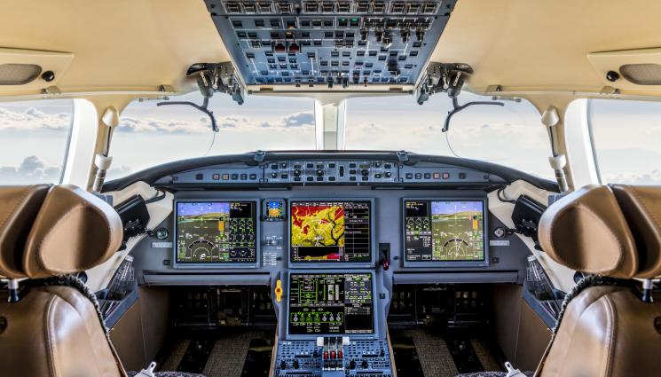 пилотска кабина самолет - АВИОКАТАСТРОФА: Самолет се разби брутално в автомобил! (ВИДЕО+СНИМКИ)