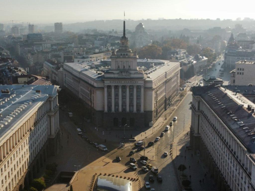 Новите депутати влязоха за пръв път сградата на парламента дни преди