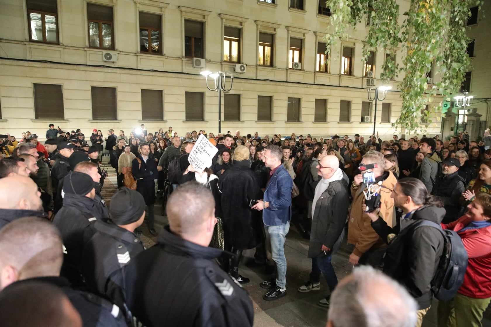 протест Народен театър пиеса Джон Малкович