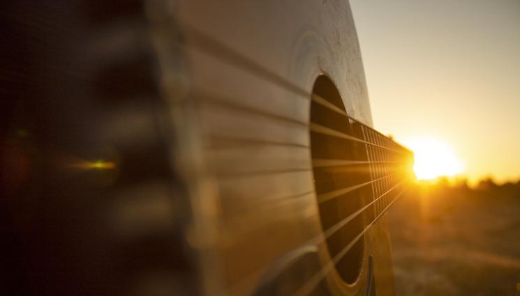 китара - Зам.-кмет на Търново влезе в US класация! (ВИДЕО)