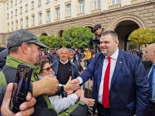 Делян Пеевски ДПС Ново начало протест
