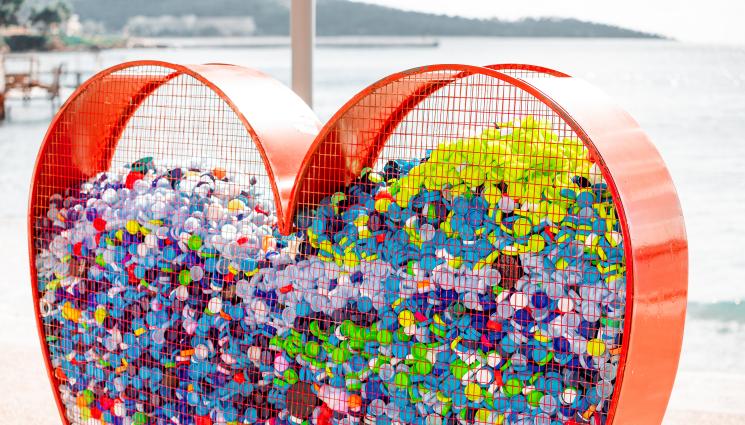 капачки - ОТ КАПАЧКИ: Купиха нова детска линейка!