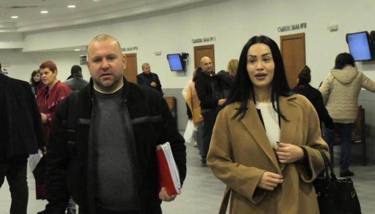 Лейди България - ЗА ЕКШЪНА НА ПАРКИНГА: Лейди България се разкая!