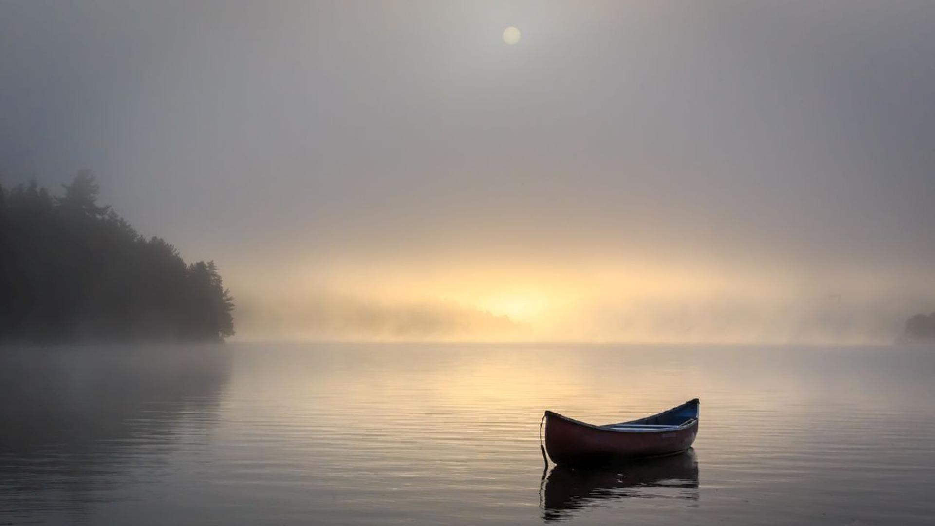 Спасителните служби издирват лодка с 19 души която е изчезнала