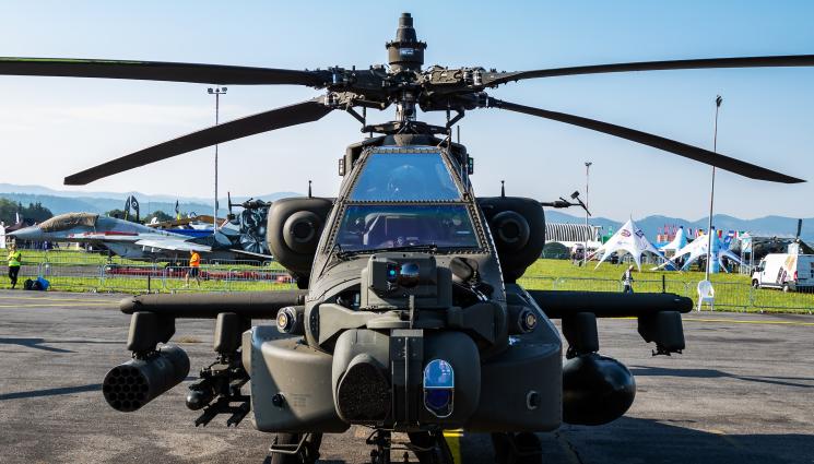 военен хеликоптер - И ПАГОНЪТ НЕ ГИ СПРЯ: Спипаха фиркани войници на калъп в боен хеликоптер!