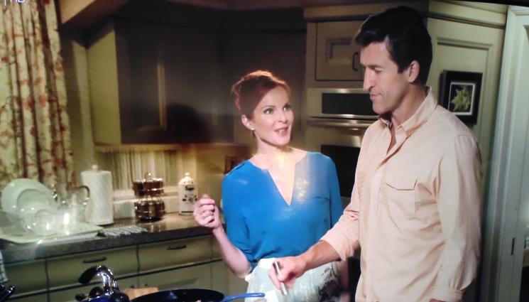 отчаяни съпруги - ЗЛАТНО ВРЕМЕ: В кухнята на „Отчаяни съпруги“: Сос Беарнез за ръката, която стреля (РЕЦЕПТА)