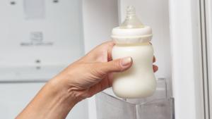 кърма мляко бебе