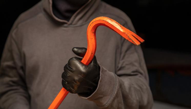 кози крак - ЖЕСТОКОСТ: Българи пребиха черногорец с кози крак!