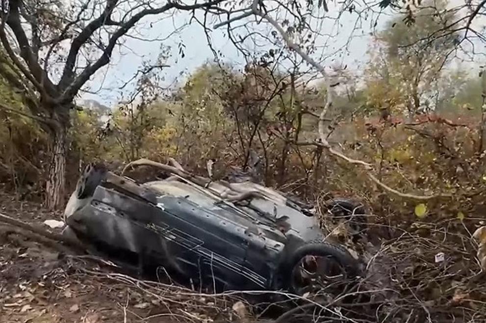 Двама младежи загинаха, а трима бяха ранени при възпламеняване на