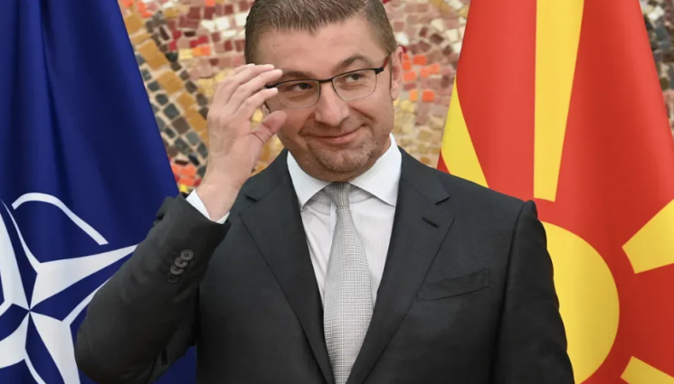 Християн Мицкоски - Мицкоски ослепя за „Сръбски свят“ в доклада на Томас Вайц!