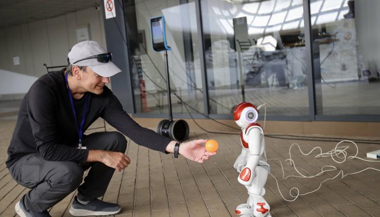 изкуствен интелект - ЕРАТА AI: Търсят кадри за работа с изкуствен интелект