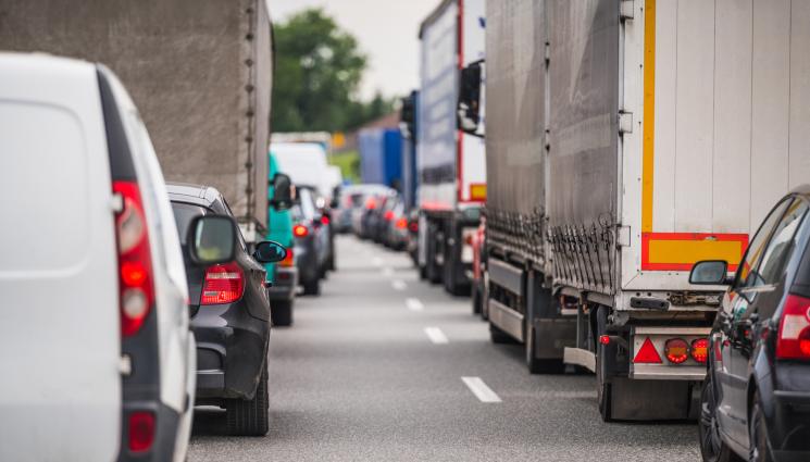 задръстване - 30 км опашка с тирове се изви на границата с Турция