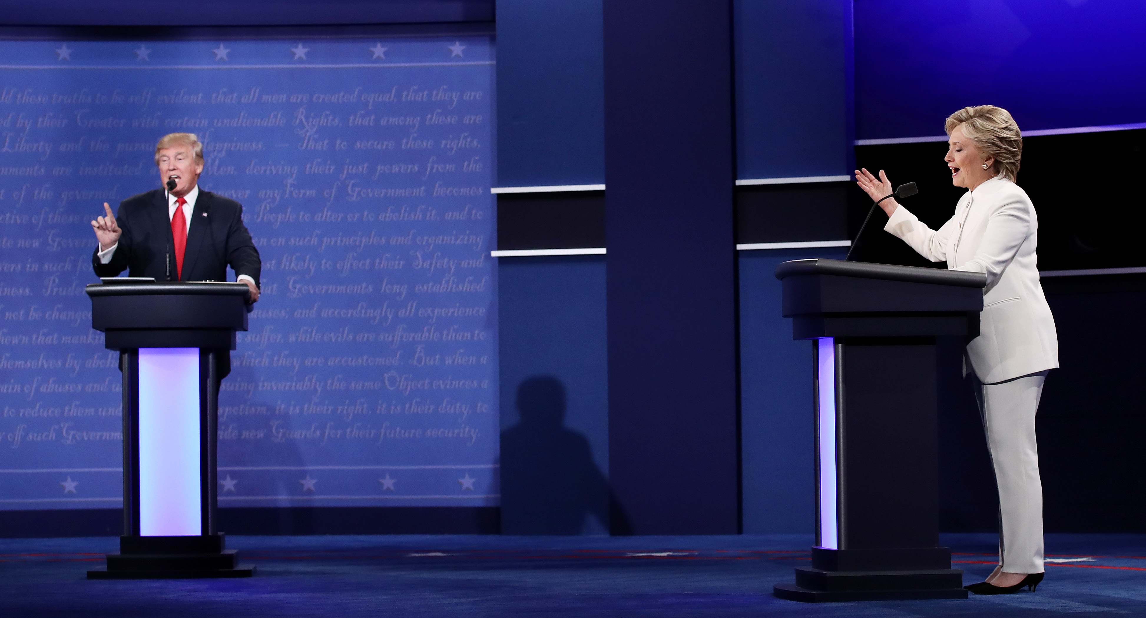 тръмп хилари