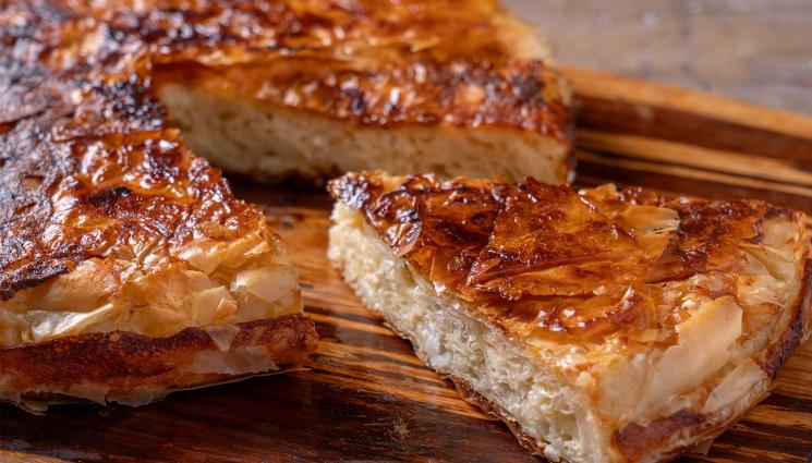 баница - Гответе с matekitchen.com: Рецепти за вкусна баница на тиган и такава с билки и бри (ВИДЕО)