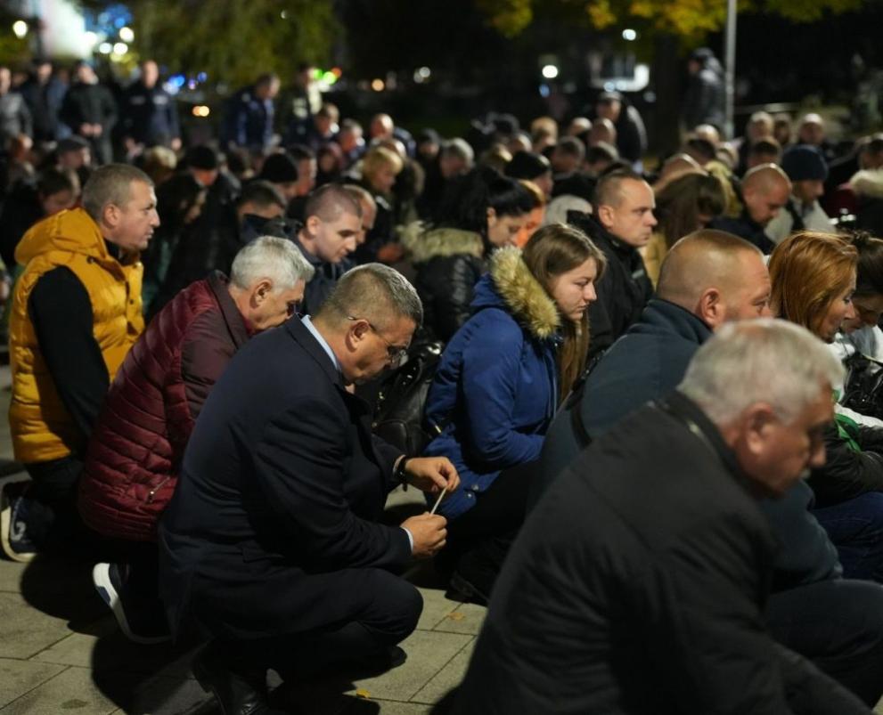  служители на реда 