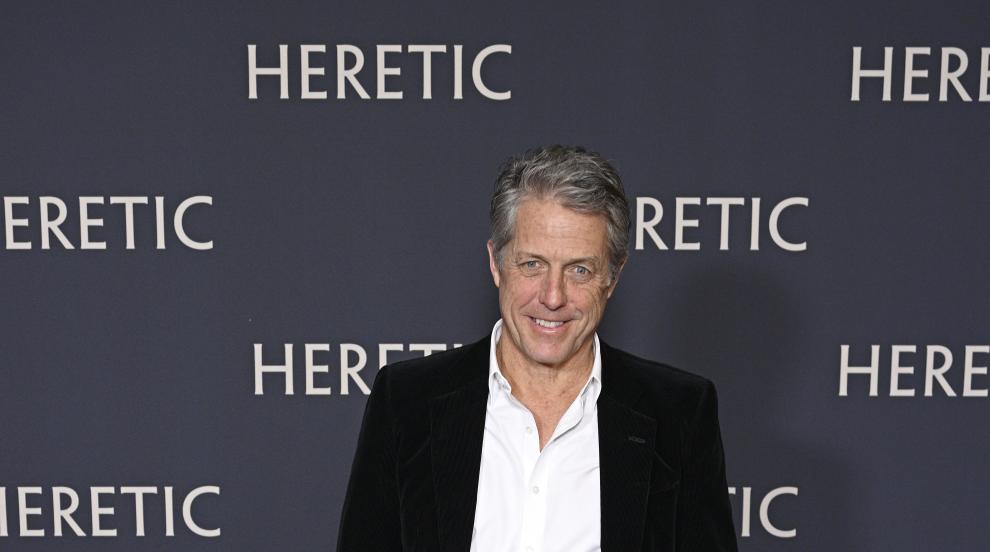 Верен на имиджа си на британски джентълмен: Хю Грант на премиерата на „Еретик“ в Париж (СНИМКИ)