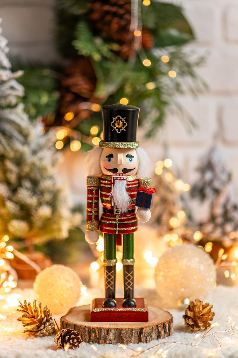 Ретро декорациите с лешникотрошачки също се увеличават. Отбелязва се увеличение на търсенията им в Google с 50% през последните седем дни.